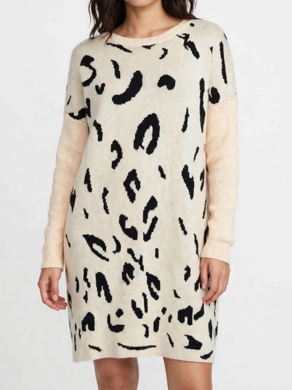 Mint Julep Boutique Small Leopard Print Long Sleeve Knit Sweater Mini Dress